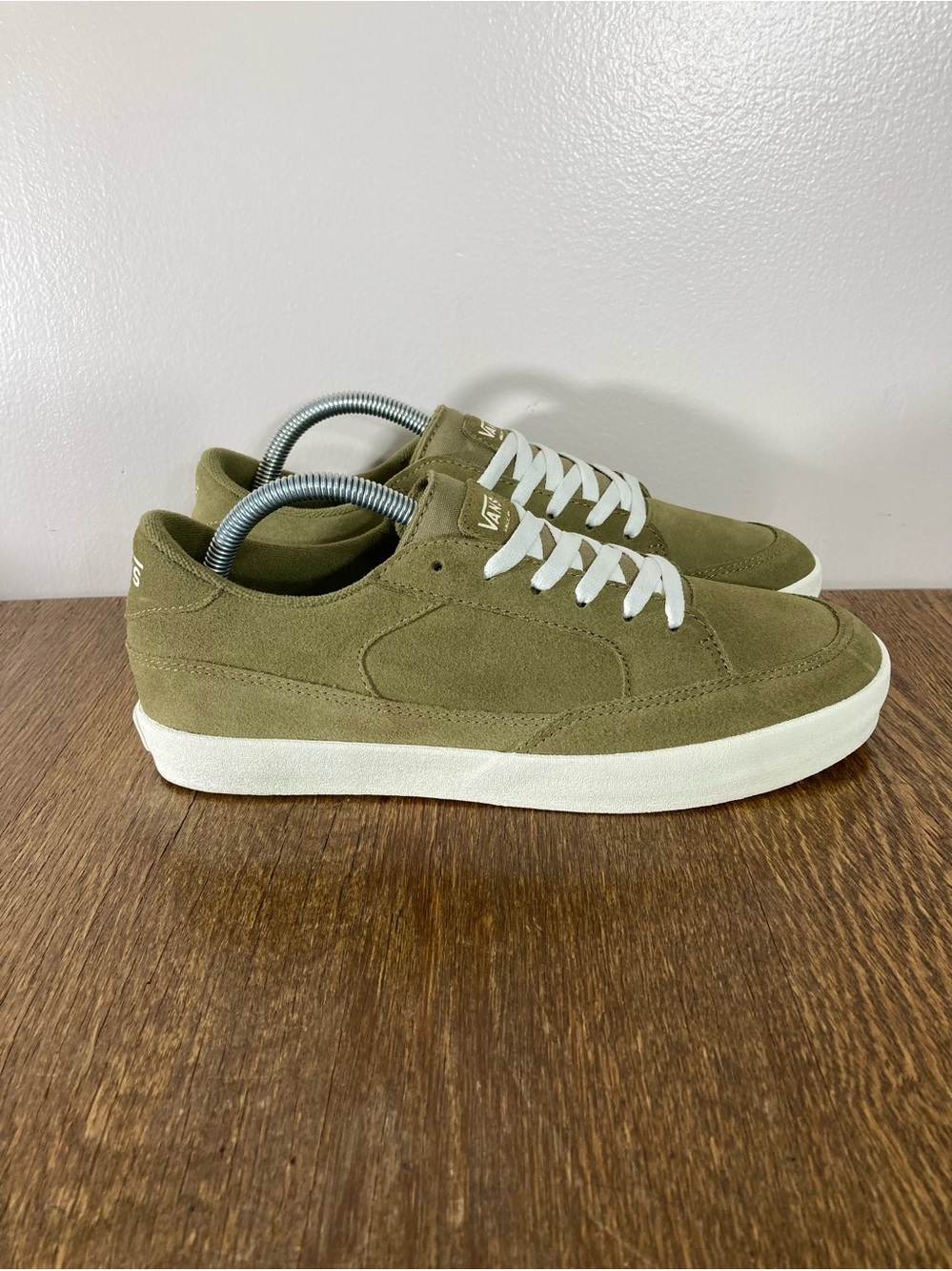 Vans Emmy Lace Up Suede Sneaker Women’s Size 10 Gothic Olive Green
